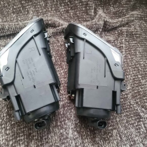 Driver and Passenger Fog Lights Bumper Mounted for 03/05 4Runner - Picture 2 of 4